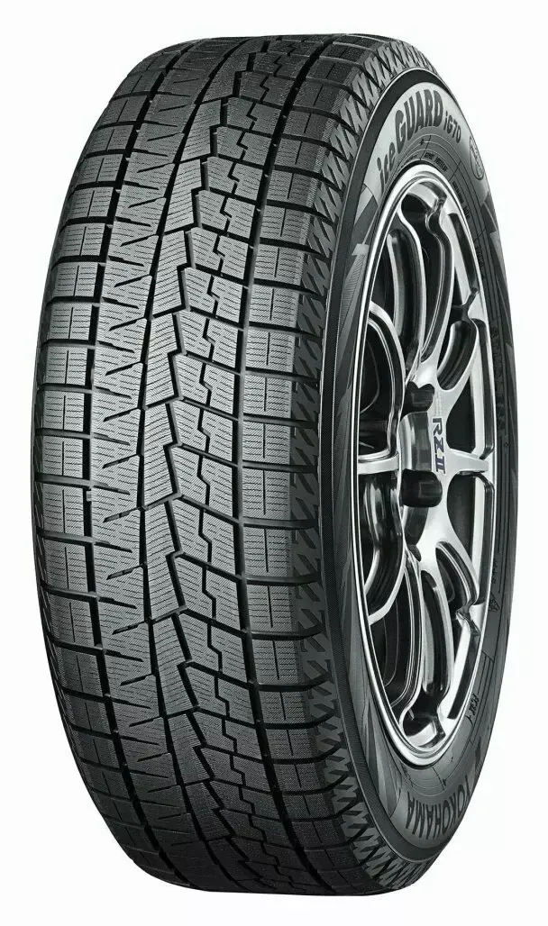 Yokohama iceGuard Studless iG70